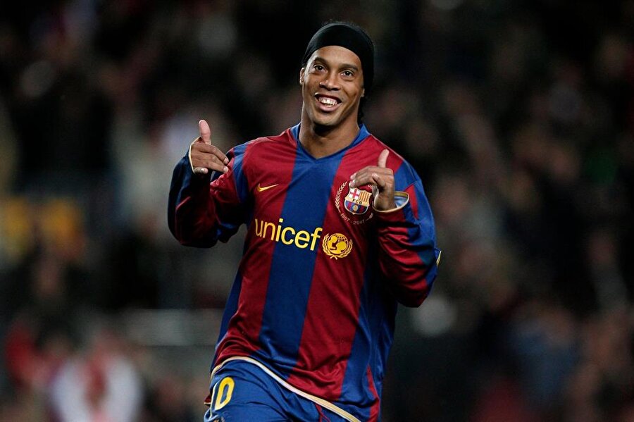 Ronaldinho
Yine çok uzun yıllar önce Diyarbakır’a önerilmiş; ama bu "tıfıl" çocuk için yönetimden onay çıkmamış ve transfer gerçekleşmemiştir. Sonrasında dünya futbolunda efsaneye dönüşmüştür. Kaynak: 90MİN