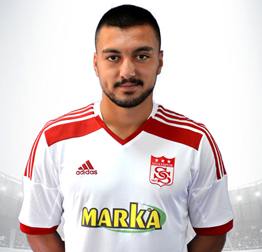 Sivassporlu futbolcu beyin kanaması geçirdi.