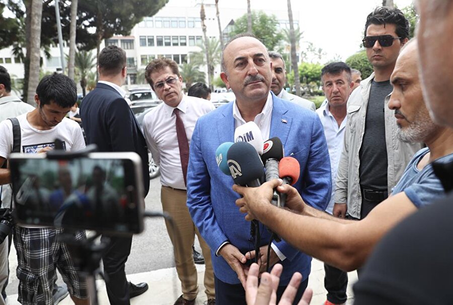 Türkiye'nin Rusya karşıtı yaptırımları onaylamadığını söyleyen Dışişleri Bakanı Mevlüt Çavuşoğlu, bu yaptırımların Ankara'nın ekonomisine zarar verdiğini ifade etti.
