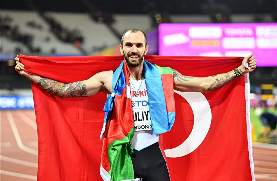 Dünya Atletizm Şampiyonası 2017
Uluslararası Atletizm Federasyonları Birliği (IAAF) tarafından düzenlenen Dünya Atletizm Şampiyonası İngiltere'nin başkenti Londra'daki Olimpiyat Stadı'nda 7. gün yarışları başladı. Erkekler 200 metre final turunda yarışan milli atlet Ramil Guliyev (fotoğrafta) altın madalyanın sahibi oldu. Guliyev sevincini Türk bayrağı açarak gösterdi.