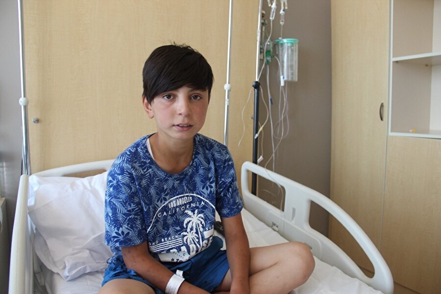 Öldü diye üzeri örtülen çocuğu suni teneffüsle hayata döndürdü