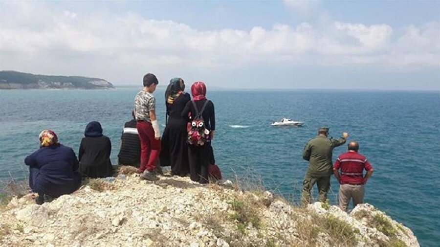 İstanbul Boğazı’nda akıntıya kapılarak kaybolan ve 27 gündür bulunamayan 17 yaşındaki Furkan Yıldırım için önceki gün Boğaz trafiği durdurularak başlatılan arama çalışmasından halen sonuç çıkmadı. Ailenin bekleyişi sürüyor.