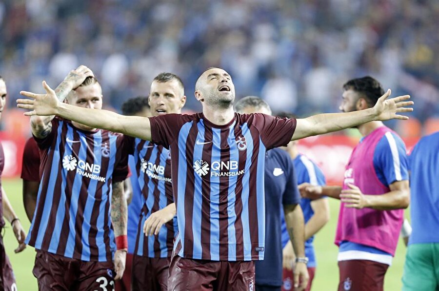 Kral’ın dönüşü sosyal medyayı salladı.