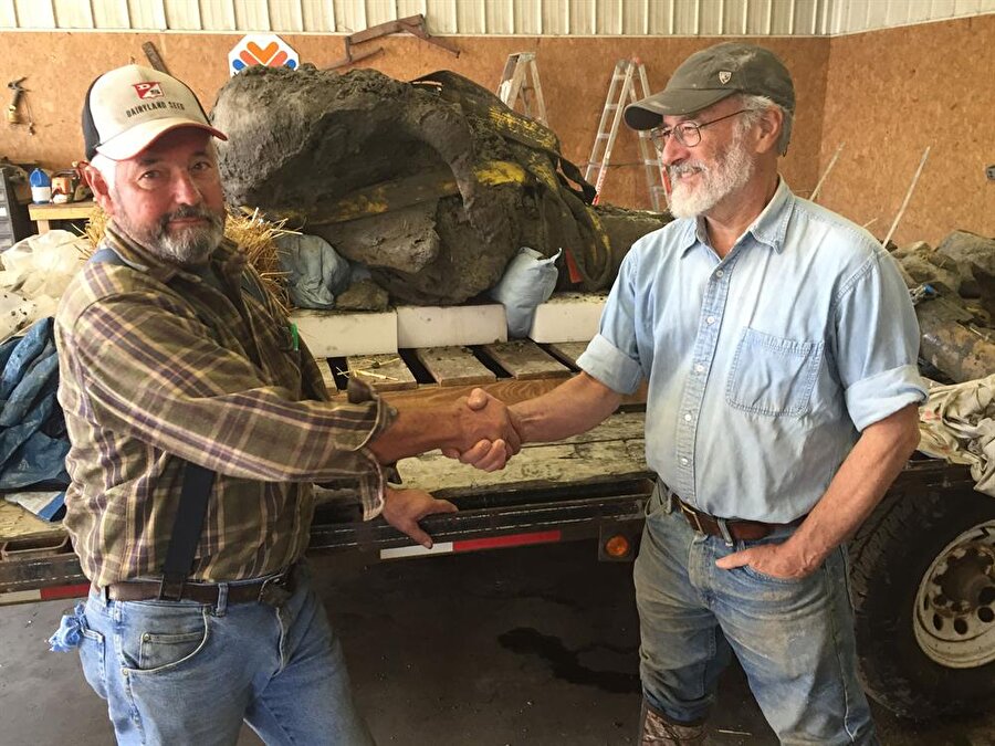 Takvimler Eylül 2015'i gösteriyordu... Amerika'nın Michigan Eyaleti'nde yaşayan çiftçi James Bristle ve arkadaşı her zamanki gibi buğday tarlasına çalışmak için gitti. 