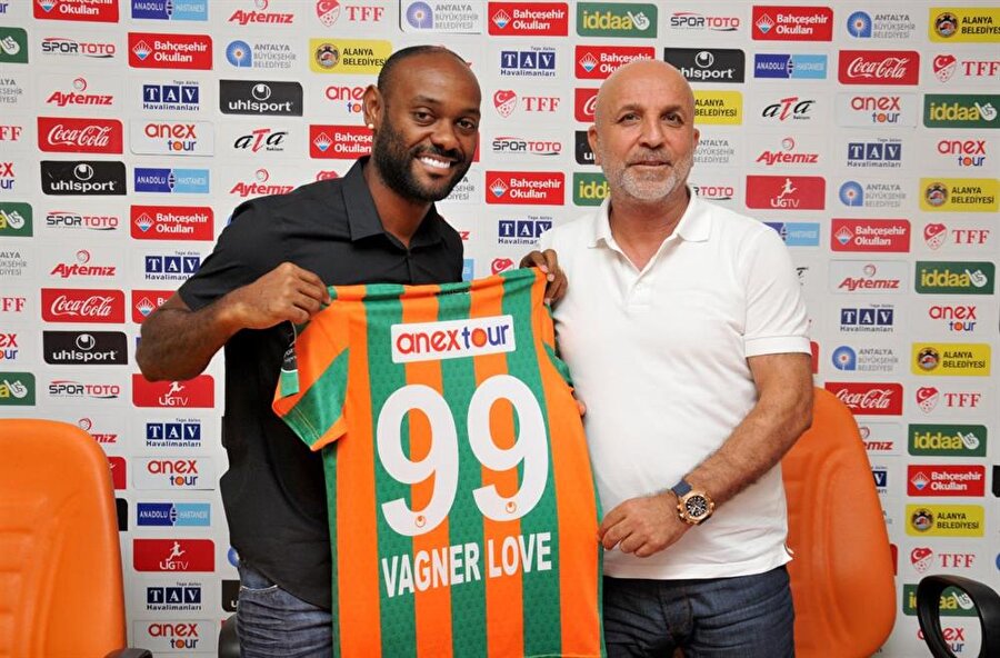 Geçen sezonun gol kralı ile 2 yıl daha devam! 