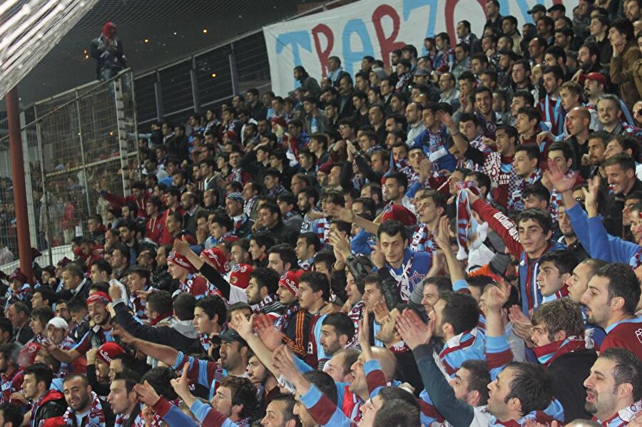 Trabzon taraftarı Kadıköy’de olmayacak

                                    
                                    
                                    20 Ağustos Pazar günü Ülker Stadı'nda oynanacak Fenerbahçe-Trabzonspor maçı öncesinde İstanbul Valiliği'nde yetkililer tarafından gerçekleştirilen İl Spor Güvenlik Kurulu toplantısında, her iki kulübün de uzlaşmasıyla Trabzon taraftarlarının maça alınmaması yönünde karar çıktı.Öte yandan karşılaşmada 1380 polisin yanı sıra 950 özel güvenlik görevlisinin görev yapacağı ifade edildi.
                                
                                
                                