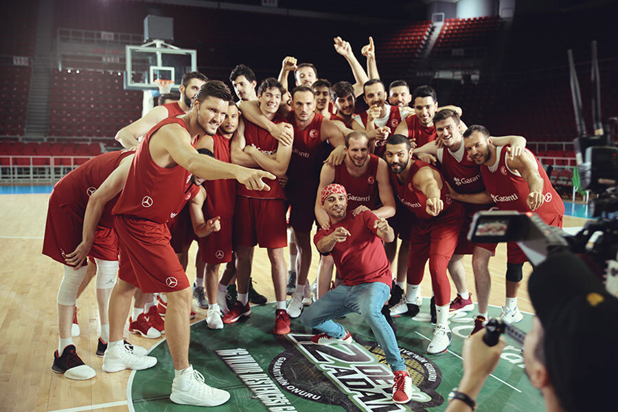 ​12 Dev Adam’a Ceza’dan nefis beste!