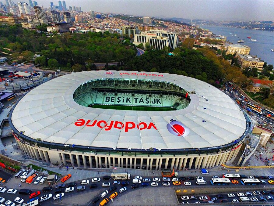 ​Beşiktaş'a haciz şoku, Memurlar stat kapısına dayandı!