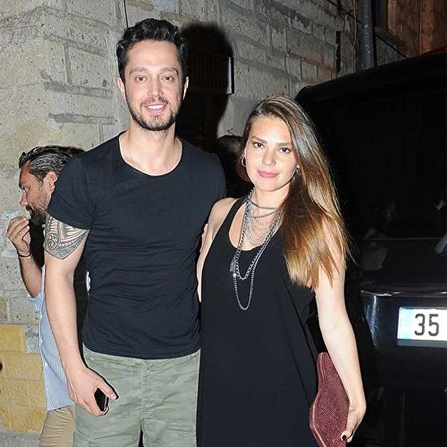 Düğün tarihi belli oldu!
Çift düğün tarihi olarak ise 2018 yazını düşünüyor.