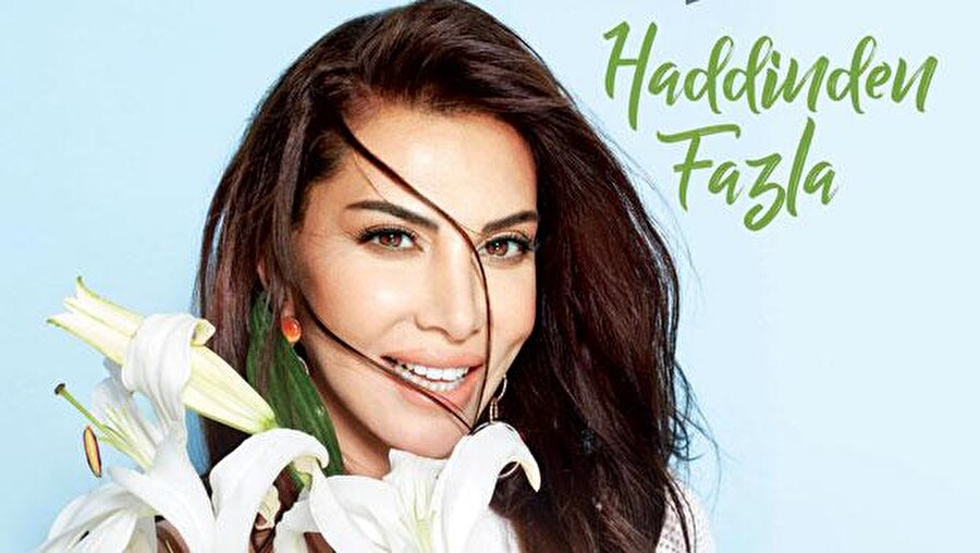 "Kızım yüzüğüme ortak olursa"
Ünlü şarkıcı, eşinin hediye ettiği servet değerindeki yüzüğün kızının parmağına takıp takipçileriyle paylaştı.Yaşar, Instagram hesabından yayınladığı kareye, "Kızım yüzüğüme ortak olursa" notunu düştü.