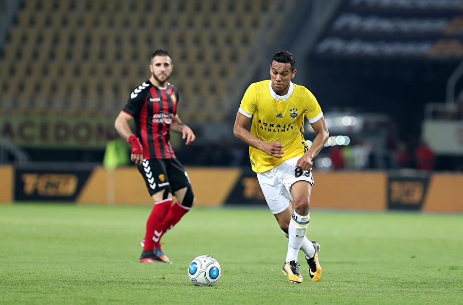 Mehmet Demirkol, F.Bahçeli İki Futbolcuya Patladı: Bavullarını Ellerine Vereceksin!