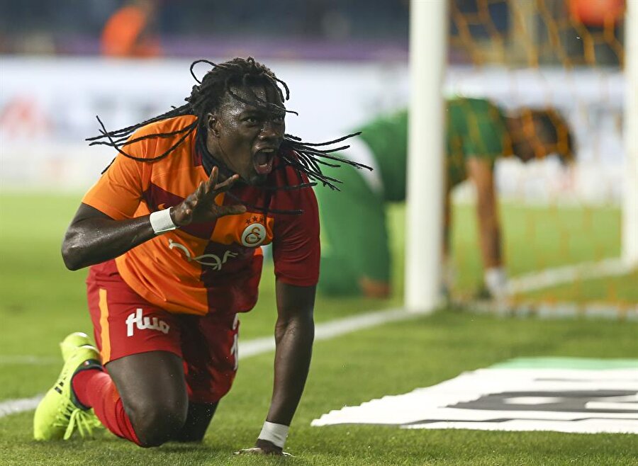 Galatasaraylı Gomis sosyal medyayı kırdı geçirdi