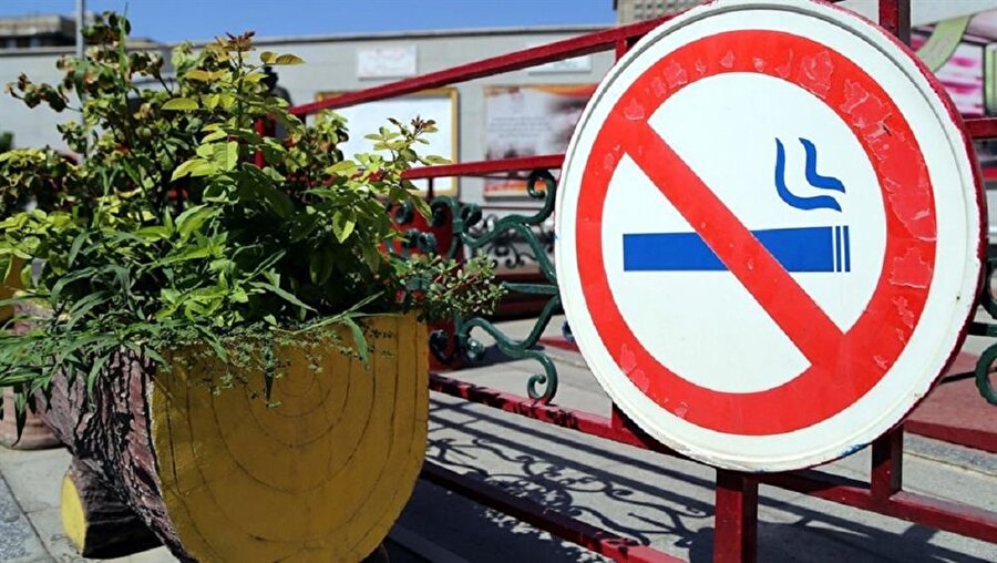 Sigara içme yasağı, özel araçları da kapsayacak şekilde genişletiliyor.