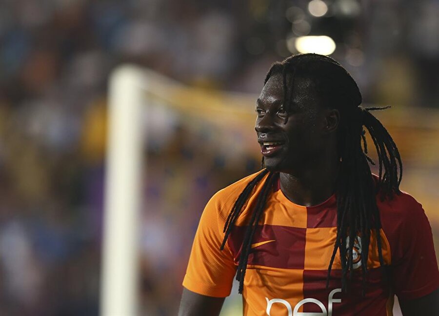 Bir taraftar Gomis’e ırkçı saldırıda bulundu