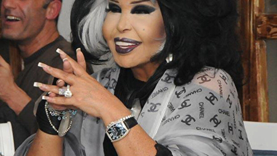 Yüzüğü helikopter değerinde!

                                    
                                    
                                    
                                    
                                    
                                    
                                    Bülent Ersoy'un helikopter değerindeki yüzüğünün tam ücreti belli oldu. 
                                
                                
                                
                                
                                
                                
                                