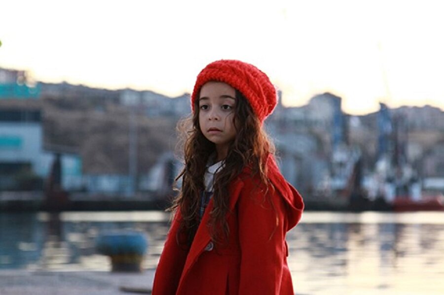 Henüz 8 yaşında!
8 yaşındaki Beren Gökyıldız, yeni sezonda başrollerini Oktay Kaynarca ve Deniz Çakır'ın paylaştığı Eşkıya Dünyaya Hükümdar Olmaz dizisinde rol alacak. 