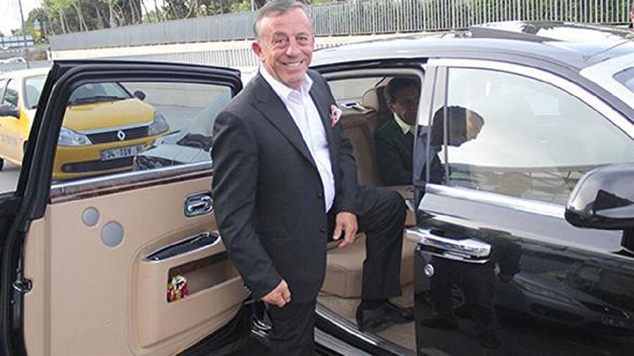 İstanbul’da 27 Temmuz'da meydana gelen dolu felaketinde Ali Ağaoğlu'nun süper lüks otomobillerinin büyük hasar gördüğü öğrenildi.