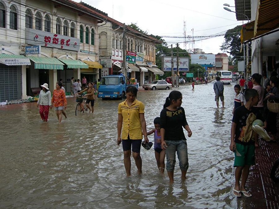 Güney Asya'daki muson yağmurlarında Hindistan, Bangladeş ve Nepal'de en az 950 kişi sellerde yaşamını yitirdi.

                                    
                                    
                                
                                