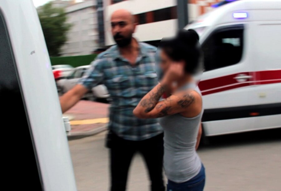 Samsun'un Atakum ilçesinde kiracı Döne Y. apartman yöneticisiyle girdiği sözlü tartışmadan sonra silahını ateşledi.