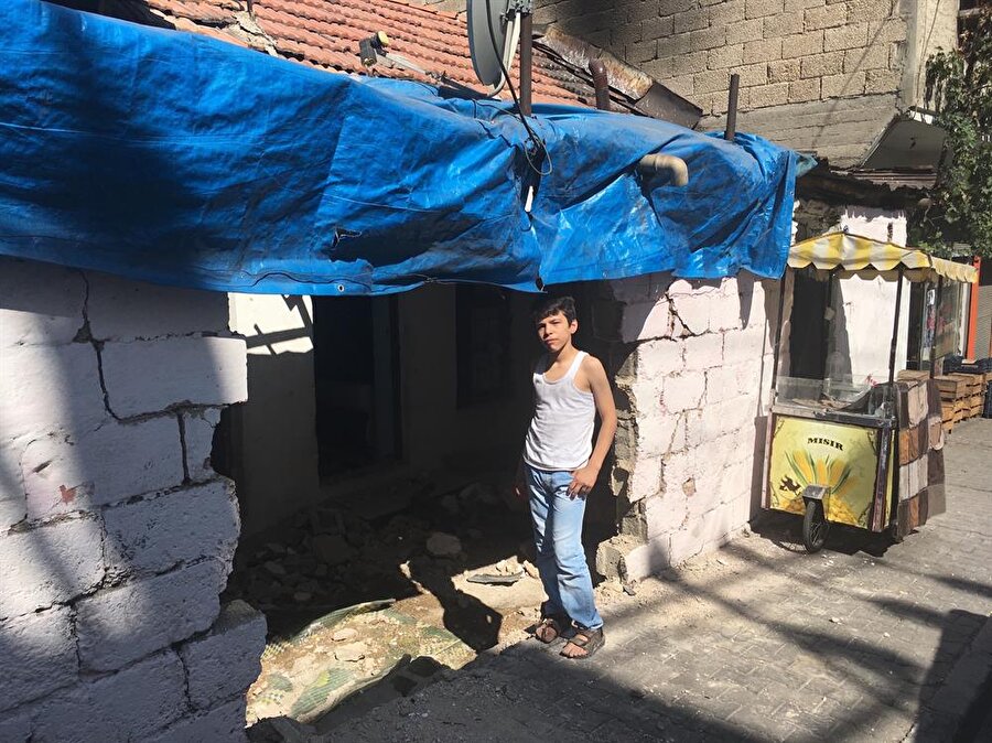 ​​Taksi gecekonduya çarptı, 5 çocuk duvarın altında kaldı​