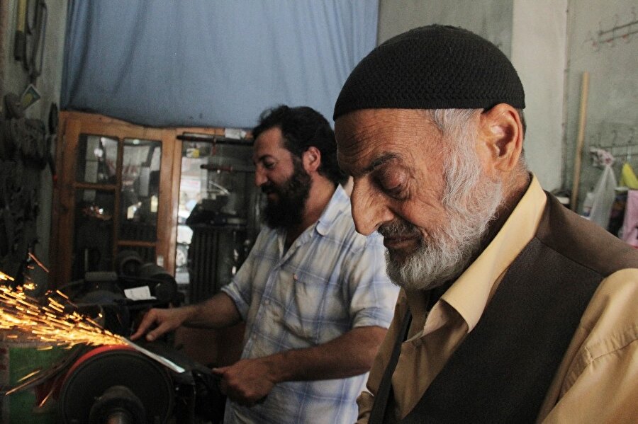 Hayırlı evlat, babasını meslek sahibi yaptı