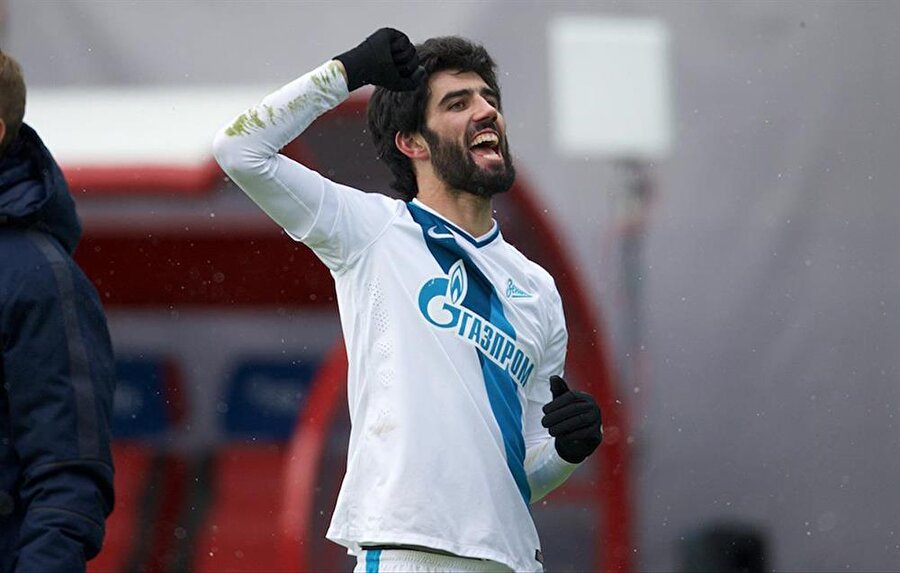 Fenerbahçe Zenit'in stoperiyle anlaştı