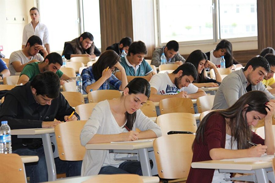 2 milyon öğrenciyi ilgilendiren değişiklik gerçekleşti

                                    
                                    
                                    Milli Eğitim Bakanlığınca ,Türkiye genelinde 2 milyona yakın öğrencinin eğitim aldığı tüm meslek liselerinin 7 ana başlıkta performansa tabi tutulması kararı alındı. Uygulama 2017-2018 eğitim öğretim döneminden itibaren başlayacak.
                                
                                
                                