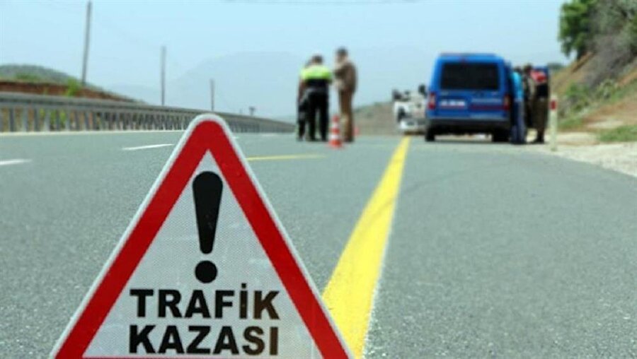 Bilecik'te meydana gelen trafik kazası sonucu aynı aileden 3 kişi hayatını kaybetti.