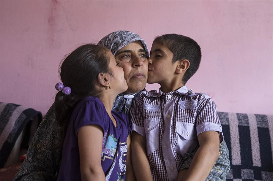 Oğlunu kaybettikten sonra Türkiye'ye sığınan Suriyeli kadın, torunlarına annelik yapıyor