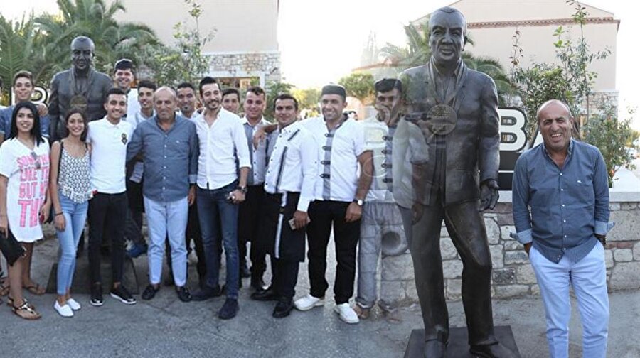 Selahattin Aydoğdu Fatih Terim Heykel