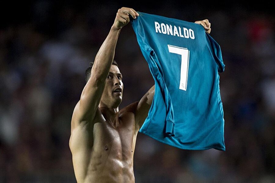 1. Cristiano Ronaldo

                                    
                                    Real Madrid
                                
                                