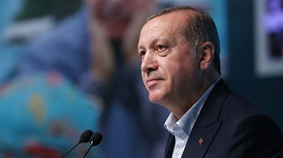 Cumhurbaşkanı Erdoğan: ''Arakan'lı Müslümanlara ulaştık''
Cumhurbaşkanı Recep Tayyip Erdoğan, İstanbul Çatalca'da vatandaşlara hitap etti. Arakan’daki katliama değinen Erdoğan şöyle konuştu: "İnsanlık Mynmar katliamına sessiz kaldı. Mynmar sürecini ayın 19'unda BM Genel Kurulu'nda gündeme getireceğim. Bizler Türkiye olarak Arakanlı Müslümanlara yardımlarımızı ulaştırdık, ulaştırmaya devam ediyoruz. Arakan için 20'ye yakın liderle görüştüm, görüşmeye devam edeceğim."Dışişleri Bakanı Çavuşoğlu, Arakan'da yaşanan katliamlara karşı Cumhurbaşkanı Erdoğan'ın Mynmar lideri Ang San Su Çi'yle görüşeceğini açıklamıştı.