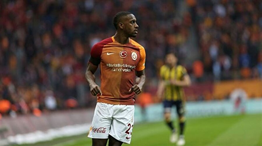 Galatasaray'ın Sevilla'ya Kiraladığı Lionel Carole ile ilgili şok gerçek ortaya çıktı!
Galatasaray'ın Temmuz 2015'te kadrosuna 1,5 milyon Euro bonservis bedeliyle kattığı Lionel Carole'ün küçükken geçirdiği bir kaza nedeniyle sağ gözünde ileri derecede görme kaybının yaşadığı öğrenildi.Galatasaray'ın sağlık heyeti, Carole'ün gözüyle ilgili iddiayı doğruladı. Haberde heyetin, "Bir gözünde derinlik hissi yoktu. Bu, doğuşten gelen bir rahatsızlık. Bir gözüyle 3 boyutlu olarak göremiyor ancak bu futbol oynamasına engel değil." dediği kaydedildi.