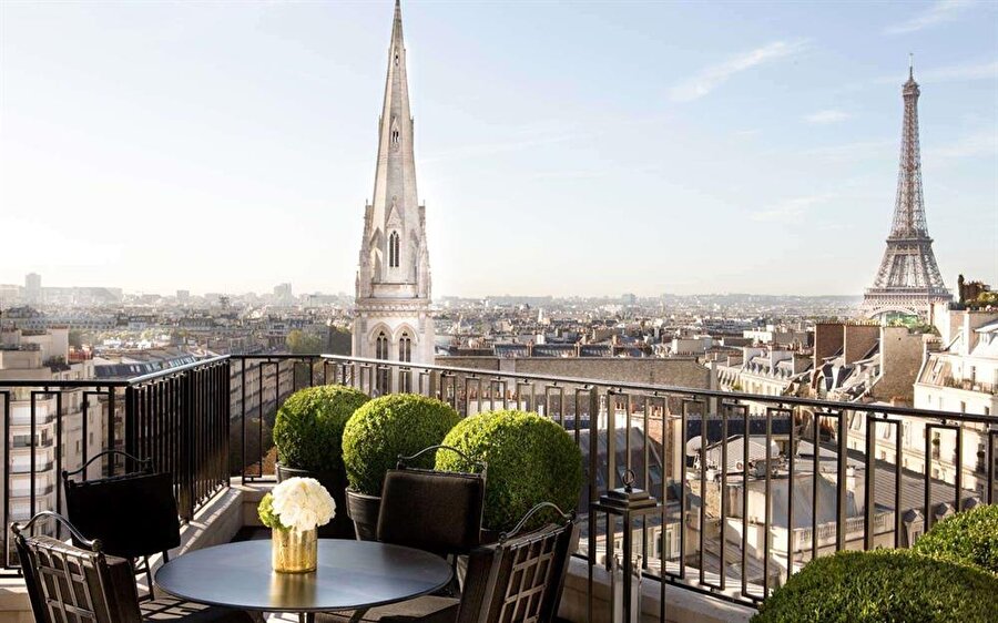 Hotel Georges V'deki Penthouse Daire, Paris

                                    Konaklama: 26.500 dolar (gecelik)
                                