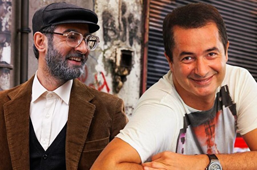 "Babamın ismi Acun"
Bu komik sahnelerden birinde de Acun Ilıcalı’ya espirili bir gönderme yapılıyor. Filmin eğlenceli karakterlerinden Hünkar Dede’nin noter sahnesinde Noter Nihat Beyan, Hünkar Dede’ye memleketini soruyor. Erzurum Ilıcalı olduğunu söyleyen Hünkar Dede, babasının isminin de Acun olduğunu söylüyor. Bunun gibi birçok eğlenceli sahneyi bir araya getiren Yanlış Anlama 10 Kasım’da vizyona giriyor.