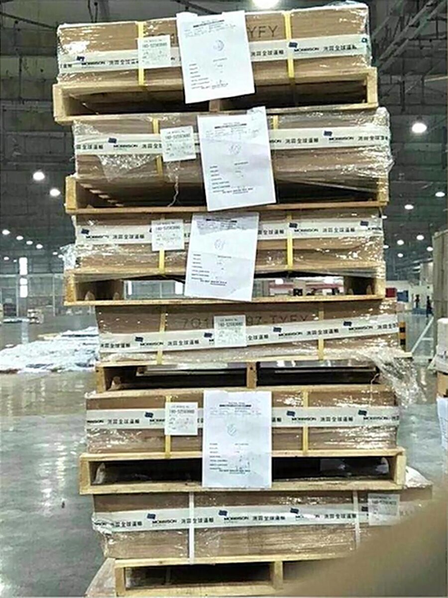 iPhone 8'lerin yer aldığı kutular, heyecan uyandırdı. 