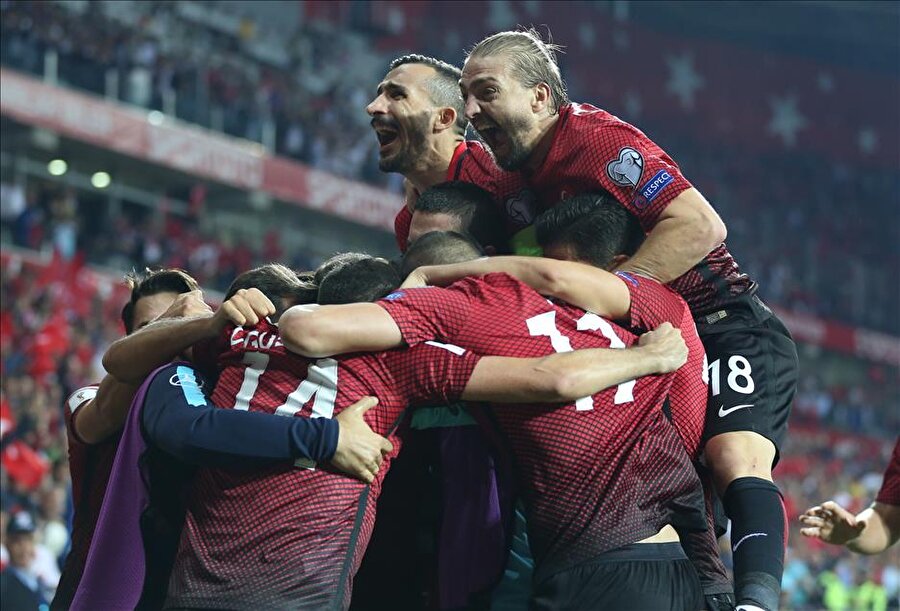 Türkiye - Hırvatistan
A Milli Futbol Takımı, 2018 FIFA Dünya Kupası Avrupa Elemeleri I Grubu'nda Hırvatistan ile Yeni Eskişehir Stadı'nda karşılaştı. Milliler Cenk Tosun'un attığı golün ardından büyük sevinç yaşadı.