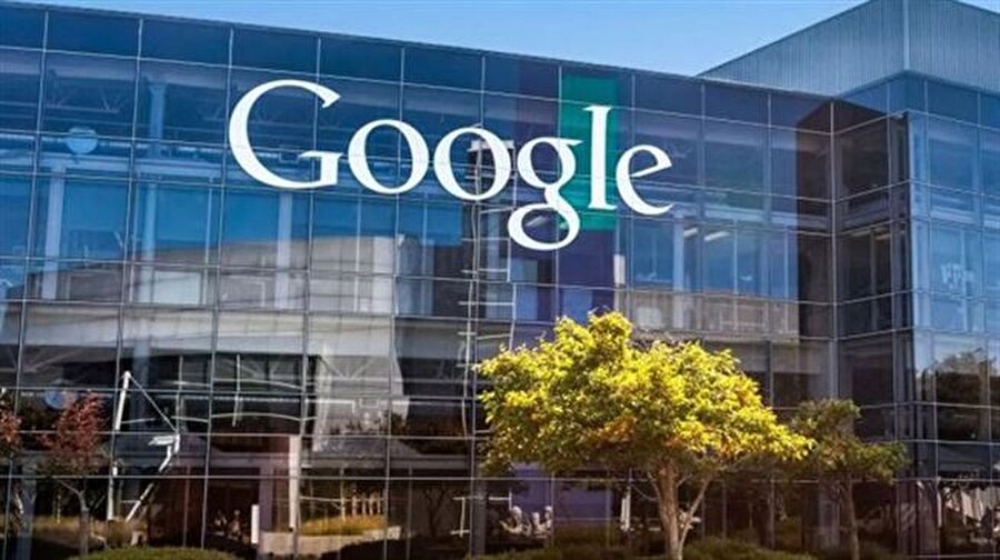 Google'ın büyümesi durmuyor: HTC de onlara katılmak üzere

                                    2016 yılı içerisinde satışa çıkarılan Pixel serisiyle dikkat çeken şu sıralar ise yoğun şekilde Pixel 2 üzerinde mesai harcayan HTC, Google'ın kanatları altına girmeye çok yakın. HTC'nin akıllı telefonları birçok farklı kullanıcı tarafından takdirle karşılansa da telefonlara duyulan ilginin azalması ve spesifik eleştiriler şirketi sıkıntıya sokmak konusunda yeterli oluyor. Motorola'nın durumuna oldukça benzeyen işleyiş, HTC'yi de Google'ın alt kolu yapmak konusunda yeterli olacak gibi görünüyor.
                                