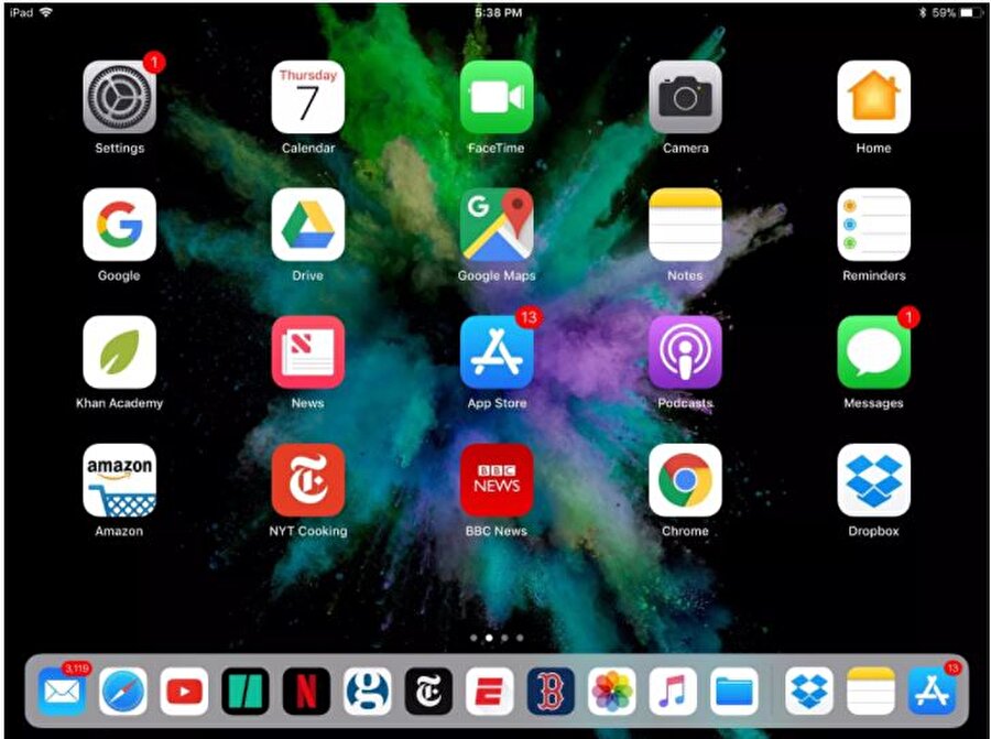 Yenilenmiş "Dock" dizaynı

                                    Tabletlerin kullanım amacı çeşitlilik gösterse de genelde iş temalı uğraşlar tabletler için biçilmiş kaftan durumunda. Tablet üzerinde en sık kullanılan ya da sürekli gözümüzün önünde olmasını istediğimiz uygulamaları bir arada tutan dock, yeni iOS ile köklü bir değişime uğrayacak. Yeni güncellemeyle birlikte uçtan uca uzanmaktan vazgeçerek kenarlara uzanamayan dock, MacBook'ta olan şekle bürünüyor ve 15'e kadar uygulama ikonu barındırabiliyor. Bu yeniliği daha da önemli kılan en önemli özelliklerden biriyse artık dock'a ulaşmak için ana ekrana gitmek zorunda kalmamamız... Ekranın alt kısmında yapılacak olan bir sürükleme hangi uygulama açık olursa olsun dock'u ulaşılabilir kılıyor. Dock'un sağında bulunan bir ayraç vasıtasıyla görünür olan üç farklı uygulama tabletlerimizi daha kullanışlı kılıyor. Yeni dock dizaynıyla Siri'yi de işin içine daha fazla sokan Apple, bu yenilikle birçok kullanıcısını memnun etmeyi başaracak gibi duruyor... 
                                
