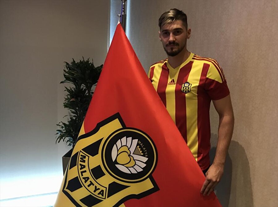 Batuhan Altıntaş
Eski Takımı: HamburgYeni Takımı: Yeni Malatyaspor
