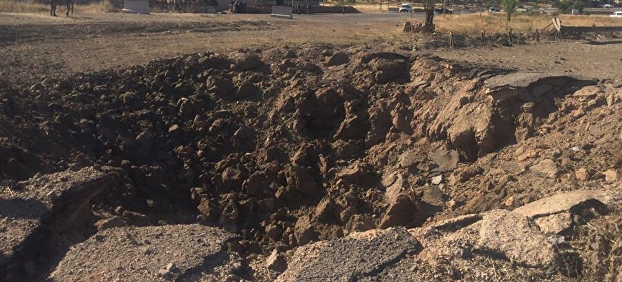 Diyarbakır'ın Lice ilçesinde jandarma karakoluna bomba yüklü minibüsle intihar saldırısı düzenlendi. Hain saldırıda 1 askerimiz yaralandı.
