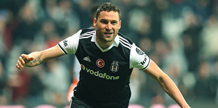 Tosic
Beşiktaş'ın 2 yıldır yerine stoper aradığı fakat bir türlü yerini bırakmayan Sırp stoperin güncel piyasa değeri 2 milyon avro