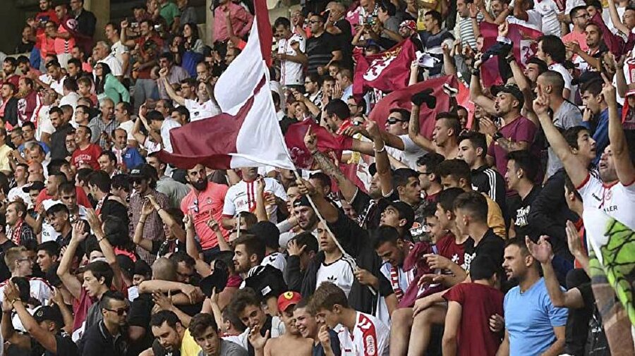 Takımının attığı gol canına mal oldu
