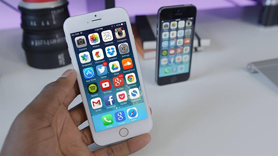 iPhone 8 etkinliğinde sahneye çıkacak tüm ürünler 

                                    
                                    Apple, bu akşam Türkiye saatiyle 20:00'de başlayacak olan etkinlikle birlikte Steve Jobs Theater'da yeni nesil iPhone'ları sahneye çıkaracak. Organizasyonda sadece iPhone 8 ya da diğer adıyla iPhone X değil; buna ek olarak iPhone 7s ve iPhone 7s Plus'ın da tanıtılması bekleniyor. Ayrıca LTE destekli Apple Watch 3, HomePod, iMac Pro, Mac Pro ve Apple TV tarafında da önemli tanıtımların gerçekleştirilmesi bekleniyor. Ayrıca hem masaüstü (macOS High Sierra) hem de mobil işletim sistemi (iOS 11) tarafında da birçok farklı yenilik söz konusu.(İlgili haber)
                                
                                