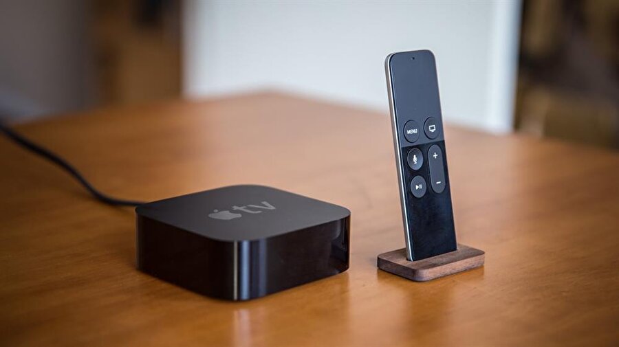 Apple TV
Apple TV tarafında da özellikle 4K çözünürlük desteğinin sunulması bekleniyor. İzleyicilere çok daha kaliteli görüntüler sunmayı hedefleyen yeni nesil Apple TV, böylece başta Amazon olmak üzere diğer dev şirketleri de bu hamleyle birlikte köşeye sıkıştırabilir. 