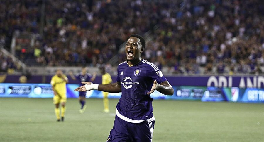 Daily Express Beşiktaş'ın transferini açıkladı: Cyle Larin Ocak ayında Beşiktaş forması giyecek