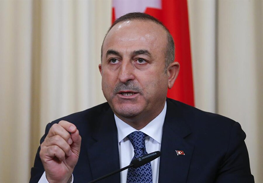 Dışişleri Bakanı Çavuşoğlu: Çin gibi büyük bir piyasaya giriyoruz

                                    TOBB'un desteğiyle ANFAŞ Antalya Fuar Merkezi'nde düzenlenen 8. Yöresel Ürünler Fuarı'nda (YÖREX) konuşan Dışişleri Bakanı Mevlüt Çavuşoğlu, “Üreticilerimize çağrıda bulunmak istiyorum. Artık Çin'e tarım ürünlerimizin ihracatının önündeki engeller kalkıyor. Bu sene, kiraz mevsiminin sonuna doğru kiraz ürünleriyle ilgili engeller kalktı. Şimdi bazı meyvelerle ve süt ürünleriyle ilgili engeller de kalkıyor. Tüm engelleri kaldırarak, Çin gibi büyük bir piyasaya giriyoruz. Özellikle bu ürünlerin, yani kiraz gibi benzeri ürünlerin Türkiye'de üretiminin artırılmasında fayda var. Burdur ve Ispartamıza güzel haberi vermek istedim." dedi.
                                