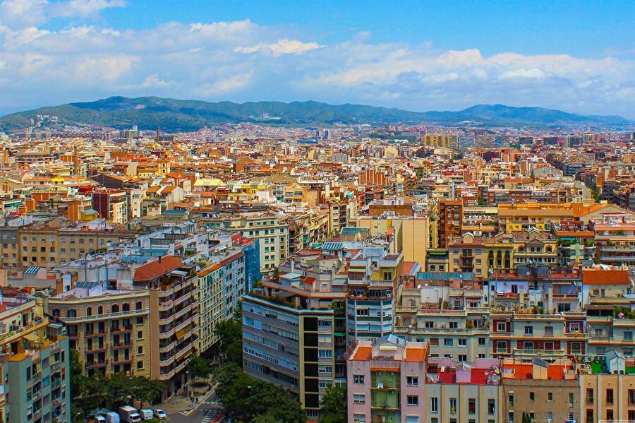 Barselona, sadece Akdeniz’in en girişimci metropollerinden biri değil aynı zamanda GSMH açısından AB’nin dördüncü büyük kenti.

                                    
                                    
                                    
                                    
                                    
                                
                                
                                
                                
                                