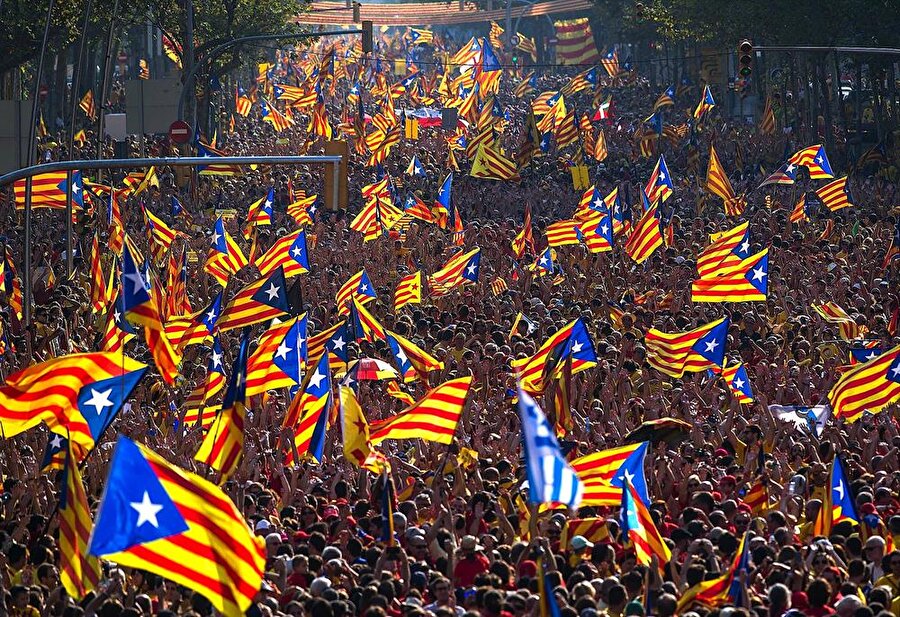 1 Ekim’de Katalonya özerk bölgesinin İspanya’dan ayrılması ve bağımsız olası için referandum düzenlenecek.

                                    
                                    
                                    
                                    
                                    
                                    
                                
                                
                                
                                
                                
                                