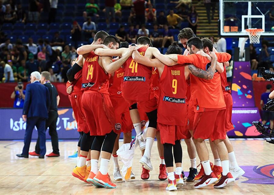 ​EuroBasket 2017'de ilk yarı finalistler belli oldu